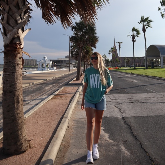 Wavy T-Shirt - Picture 4 of 6